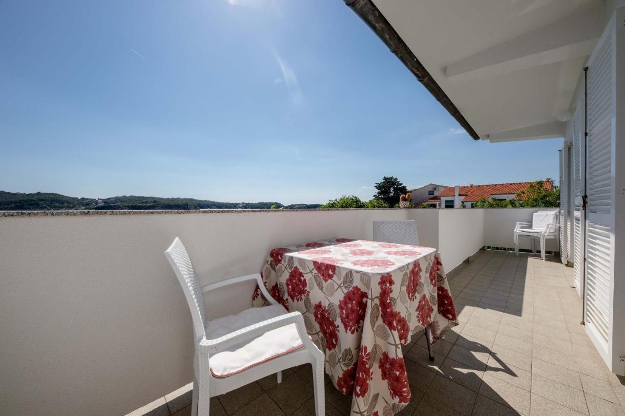 House Subic Apartment Supetarska Draga Bagian luar foto