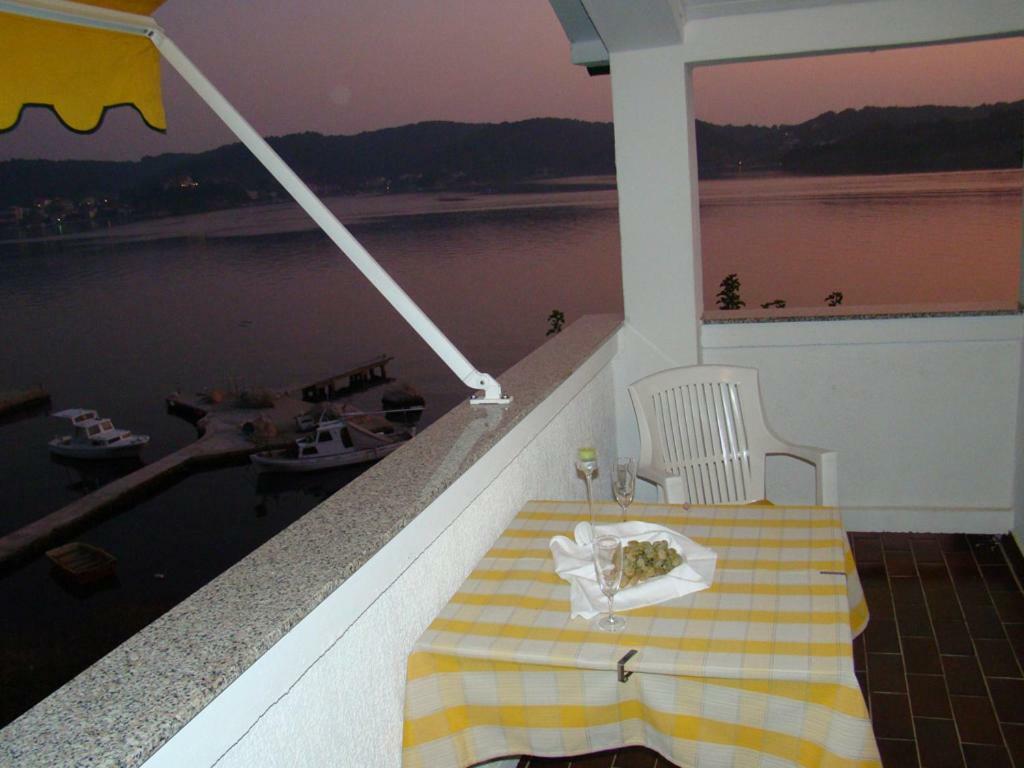 House Subic Apartment Supetarska Draga Bagian luar foto